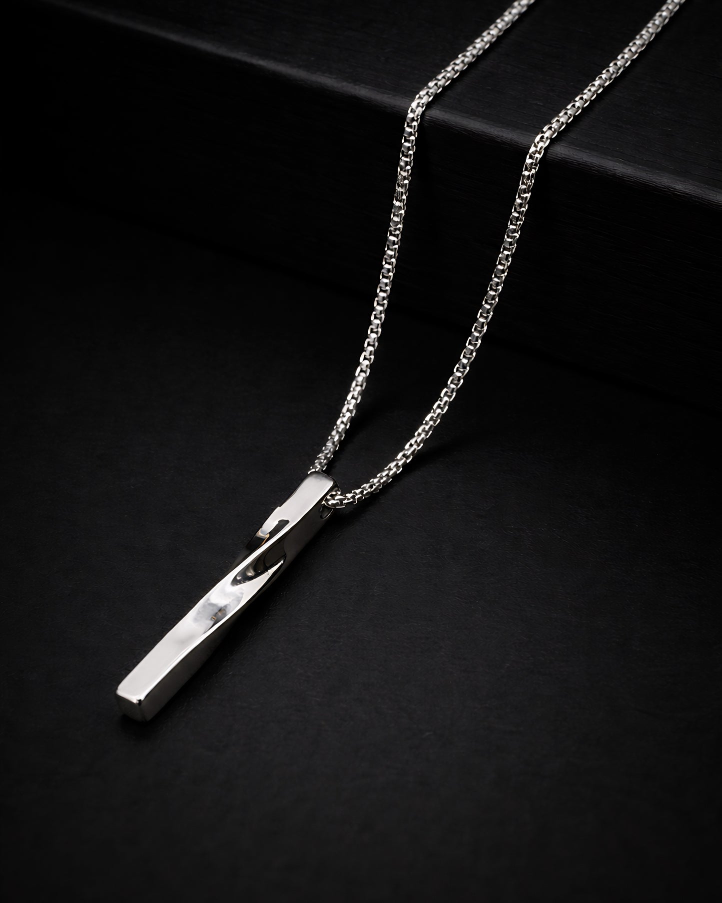 Men’s Anti-Tarnish Helix Bar Pendant (SILVER)