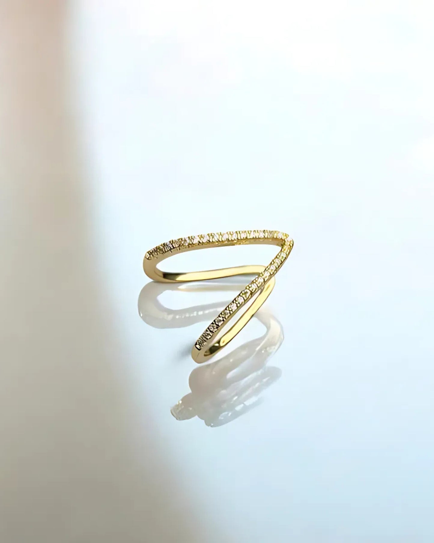 Anti-Tarnish Gold-Plated V-Shaped Adjustable Finger Ring