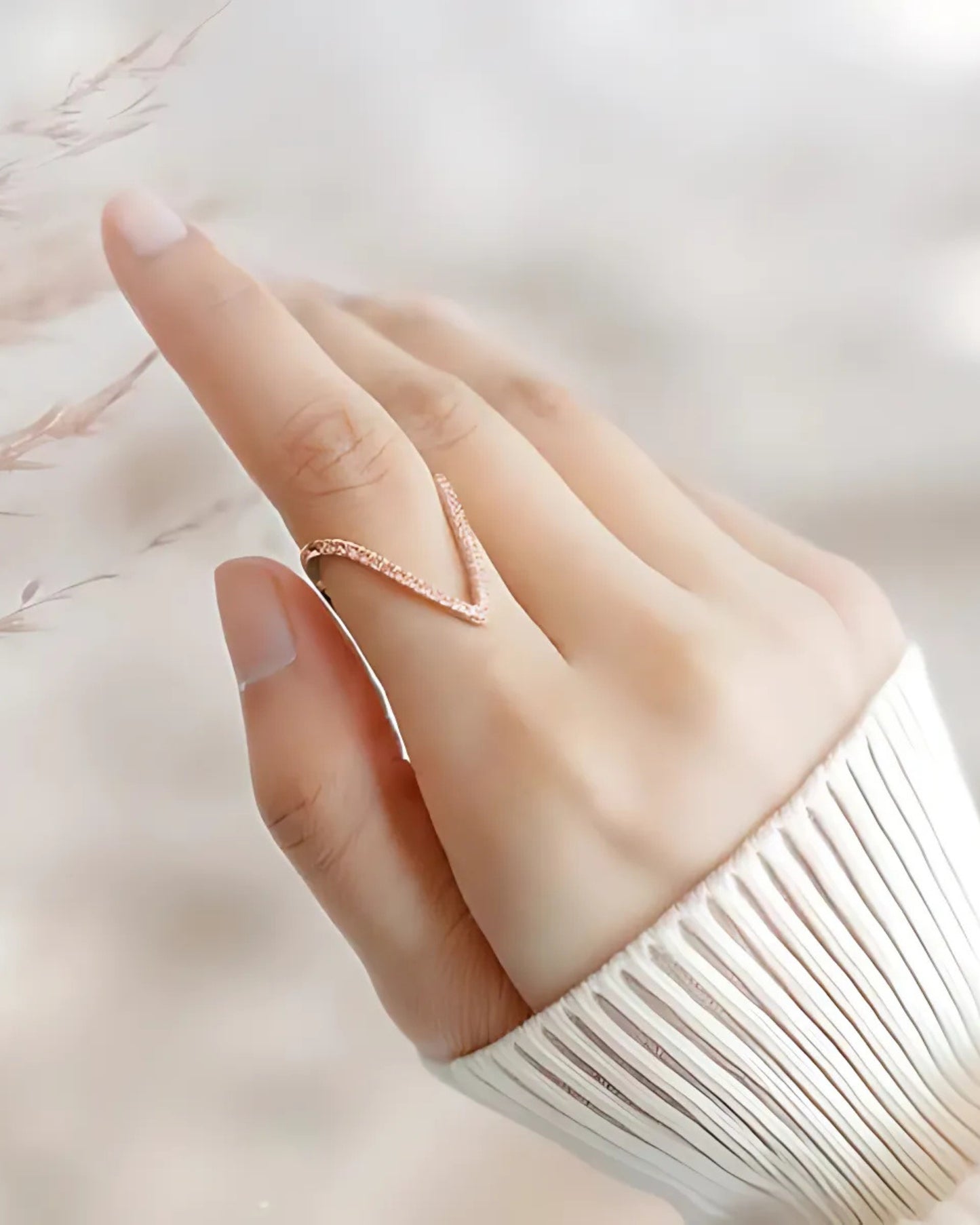 Rose Gold-Plated V-Shaped Adjustable Finger Ring